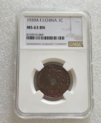瓶子🏺第236期拍卖会 -  法属印度支那（French Indochina，今越南、老挝、柬埔寨地区）于1939年发行的百分之一分（1 Cent）圆孔铜币，由国际顶级钱币评级机构NGC（Numismatic Guaranty Company）评级为 MS 63 BN