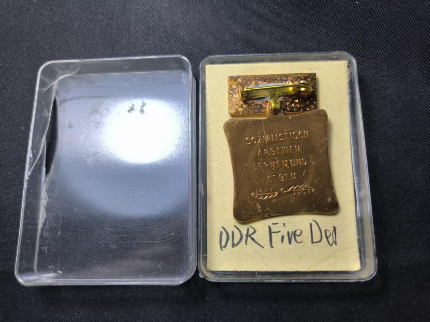 云宸嘉赏-勋臻佳藏四月精品甄选场次（低佣 一元一手） 民主德国劳动荣誉奖章 早期版美品带原盒 赠友佳品