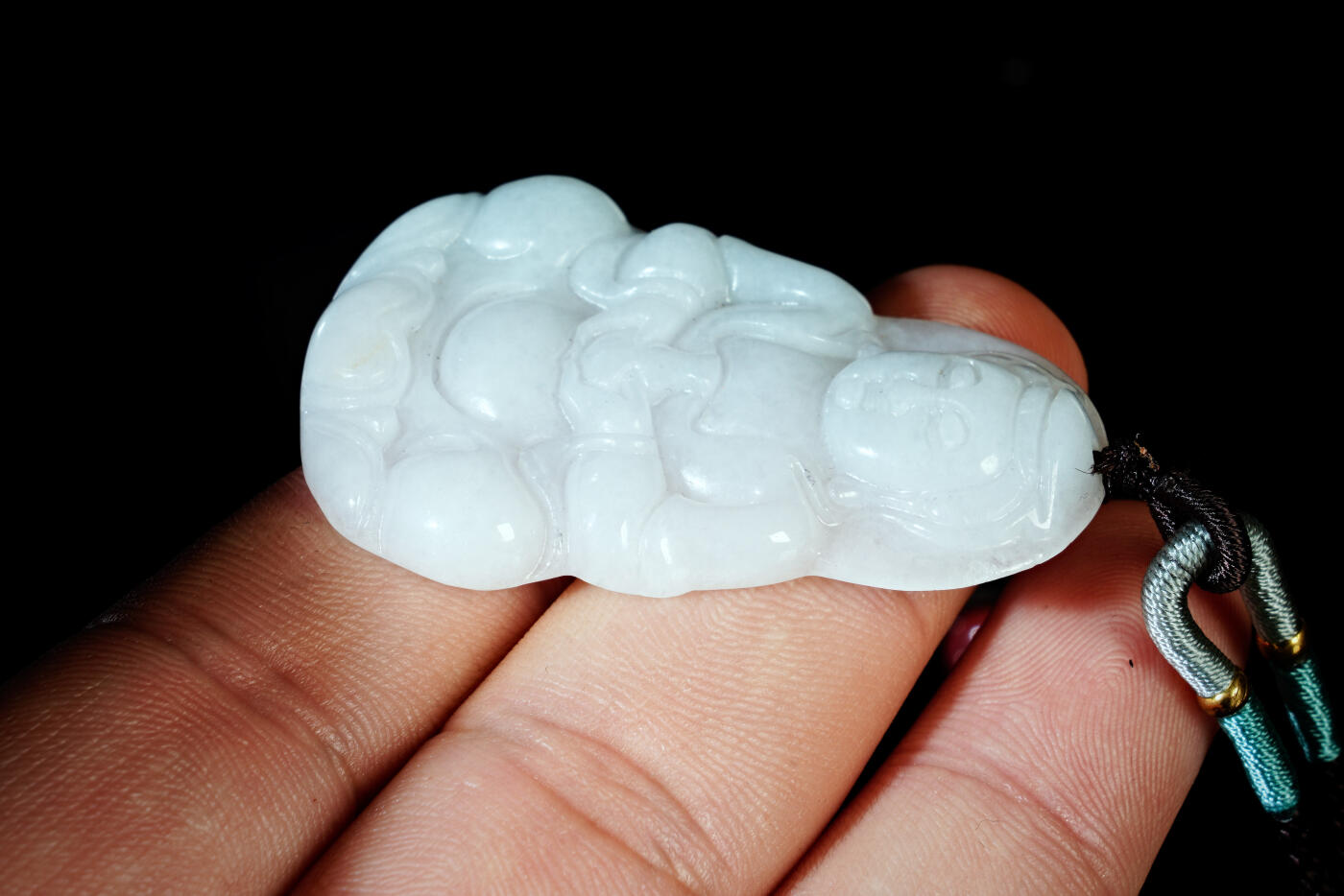 上海都达杂项专场六十九【全场包邮】 天然冰糯种翡翠（A货）精雕《持瓶观音》挂件 附鉴定证书96-11