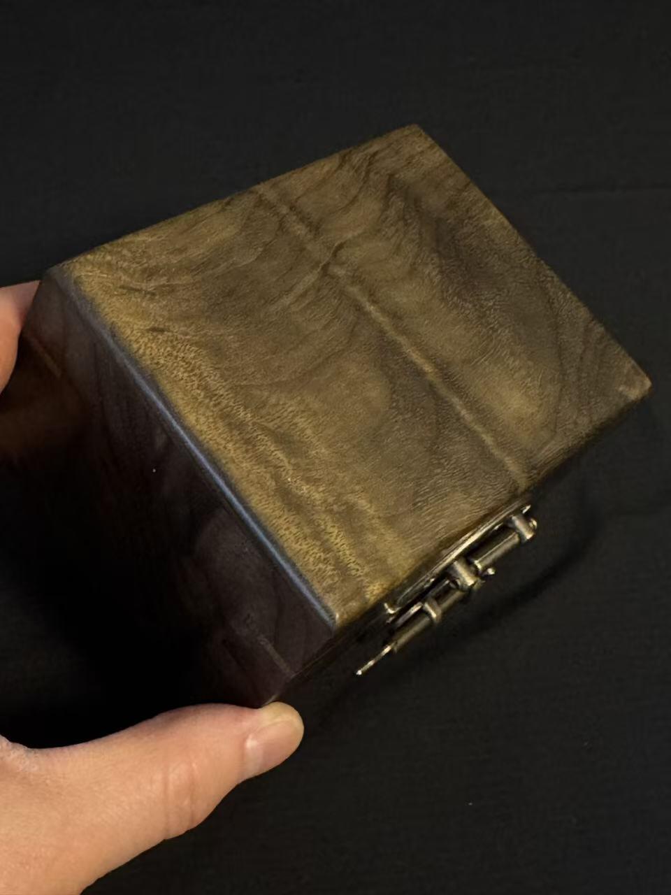 零元拍：精工手做金丝楠阴沉木满水波满纹满金丝首饰盒/品香盒，尺寸：100.5/79.5/61MM。