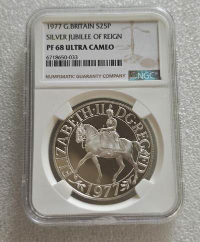 瓶子🏺第236期拍卖会 -  英国1977年伊丽莎白二世银禧纪念币（NGC PF68 Ultra Cameo）英国皇家铸币局（Royal Mint）发行的1977年伊丽莎白二世银禧纪念银币，封装于NGC（Numismatic Guaranty Company）国际顶级钱币评级机构的密封评级盒中，评级为PF 68 ULTRA CAMEO（精制未流通品，深度浮雕、高清镜面效果）