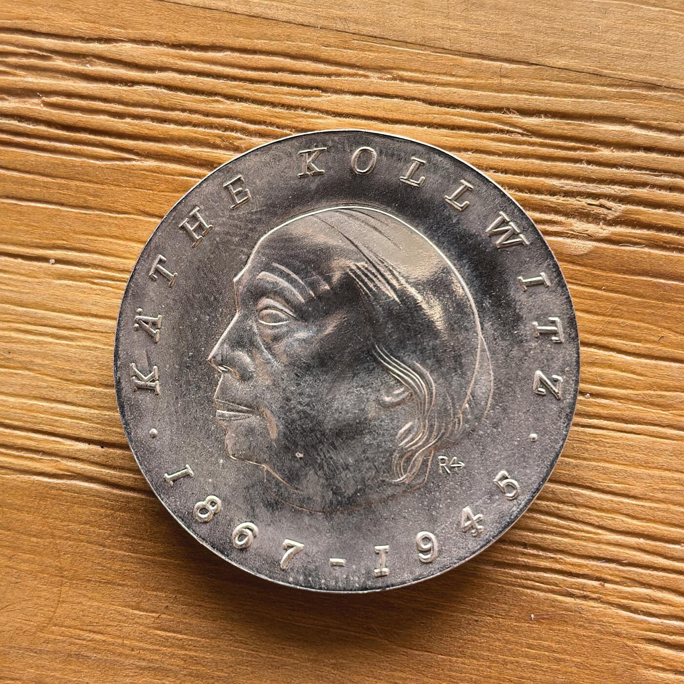 道一币馆币章第一百七十三场 民主德国1967年艺术家凯绥·珂勒惠支诞辰100周年10马克银币 17g 800s