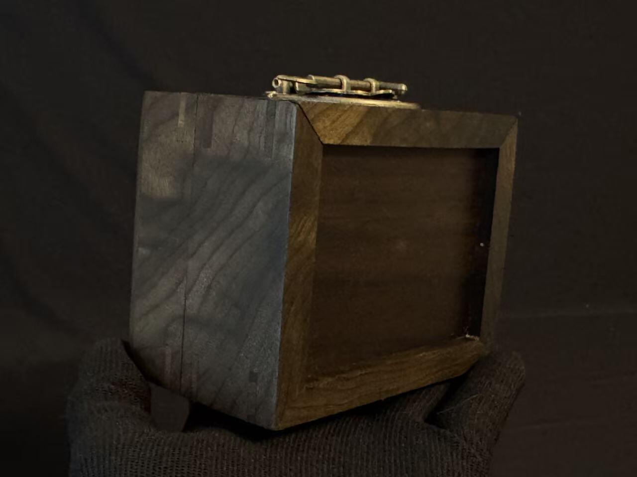 零元拍：精工手做金丝楠阴沉木满水波满纹满金丝首饰盒/品香盒，尺寸：100.5/79.5/61MM。