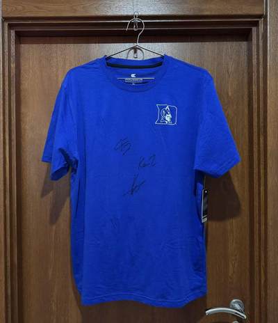 零元拍：两场96分，改写NBA新秀历史的状元狂潮的缔造者库珀·弗拉格以及杜克银河战舰队友，同样最佳新秀有力竞争者超越库里的男孩康·克努佩尔以及今年10号秀马卢阿奇三签2025赛季杜克大学男篮“疯狂三月”投篮T恤！ - 零元拍：两场96分，改写NBA新秀历史的状元狂潮的缔造者库珀·弗拉格以及杜克银河战舰队友，同样最佳新秀有力竞争者超越库里的男孩康·克努佩尔以及今年10号秀马卢阿奇三签2025赛季杜克大学男篮“疯狂三月”投篮T恤！