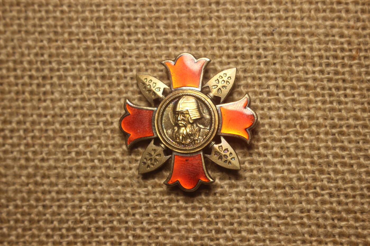 2026.4.11苏、日主题拍卖 军人伤痍章，战伤，银质镀金局部珐琅，轻微佩戴痕迹，珐琅轻微磕碰痕迹