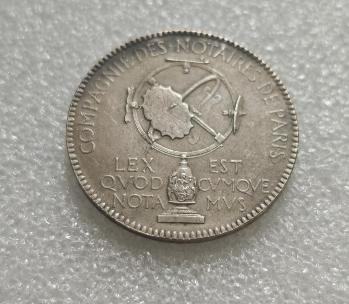 瓶子🏺第236期拍卖会  法国巴黎公证人协会（Compagnie des Notaires de Paris）发行的银质纪念章/代币（Jeton），属于法国近代（约19世纪末-20世纪初）的官方职业纪念币，并非流通货币