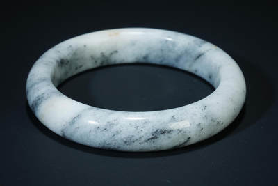 上海都达杂项专场102【全场包邮】  天然和田玉点墨青花手镯96-31