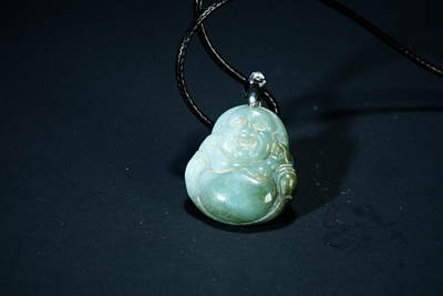 上海都达杂项专场六十九【全场包邮】 - 天然翡翠精雕《佛公》挂件96-193