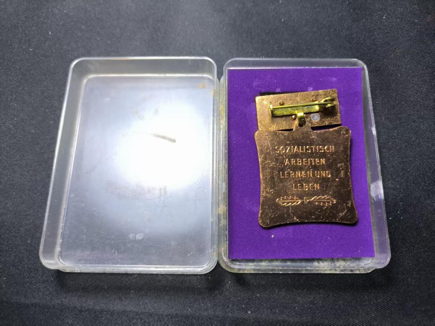 云宸嘉赏-勋臻佳藏四月精品甄选场次（低佣 一元一手） 民主德国劳动荣誉奖章 早期珐琅版美品带原盒 赠友佳品