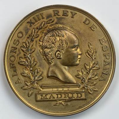 掌中浮雕-藏着的欧洲第057场 - 1890年西班牙欧洲科学博览会镀金铜章，带原盒（盒子有破损），71mm