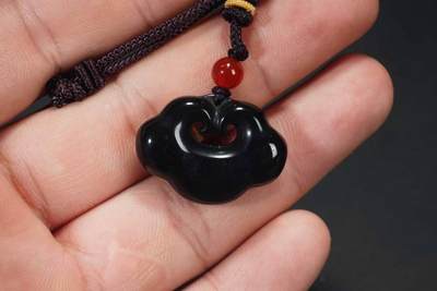 上海都达杂项专场102【全场包邮】  天然黑曜石祥云锁吊坠挂件 附鉴定证书96-269