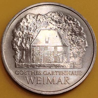 布加迪🐬～世界钱币(上海)🌾第 288 期 /  各国套币和散币 - 东德 1982年 5马克纪念币 歌德故居