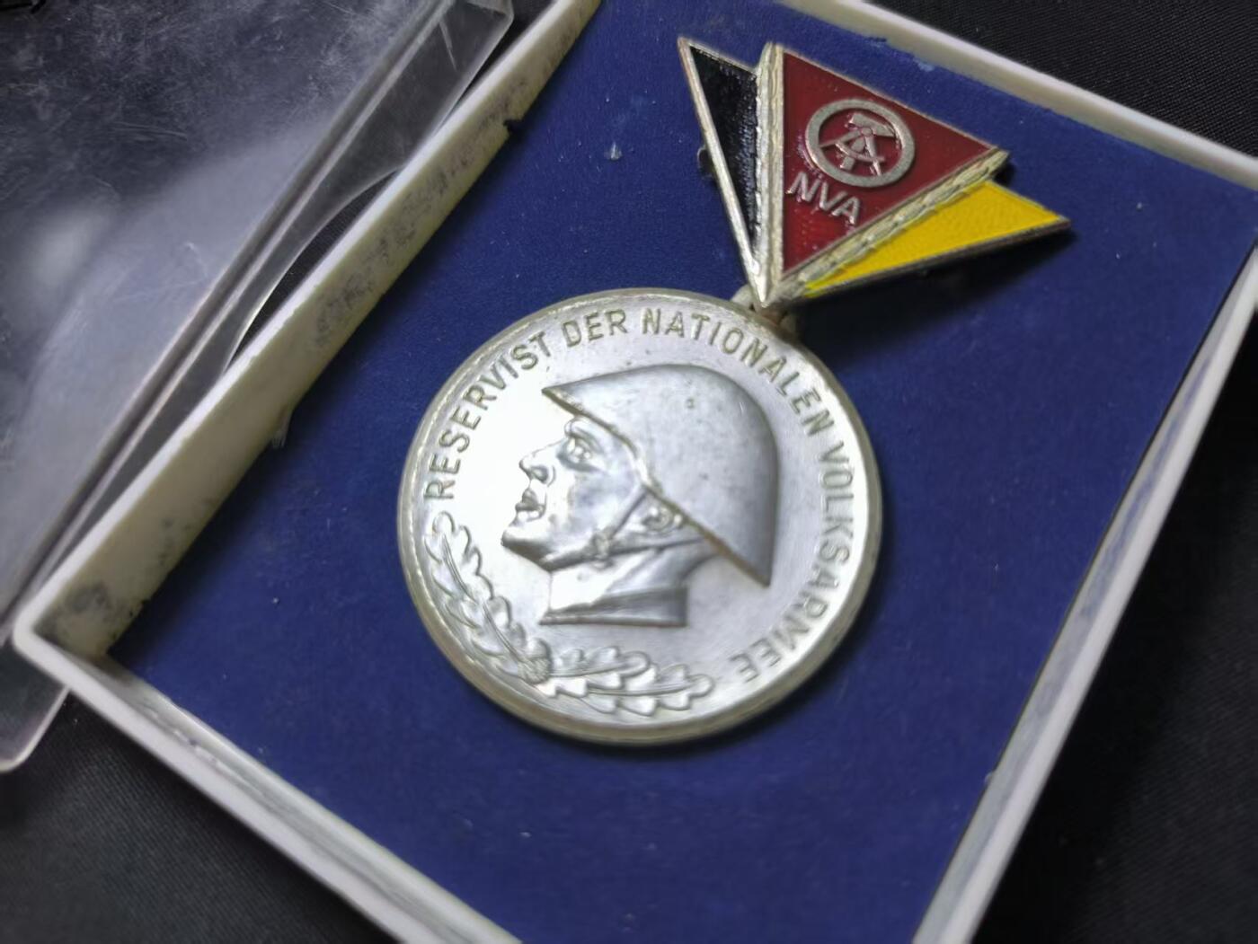 云宸嘉赏-勋臻佳藏四月精品甄选场次（低佣 一元一手） 民主德国人民军银级预备役军官奖章 早期版带盒