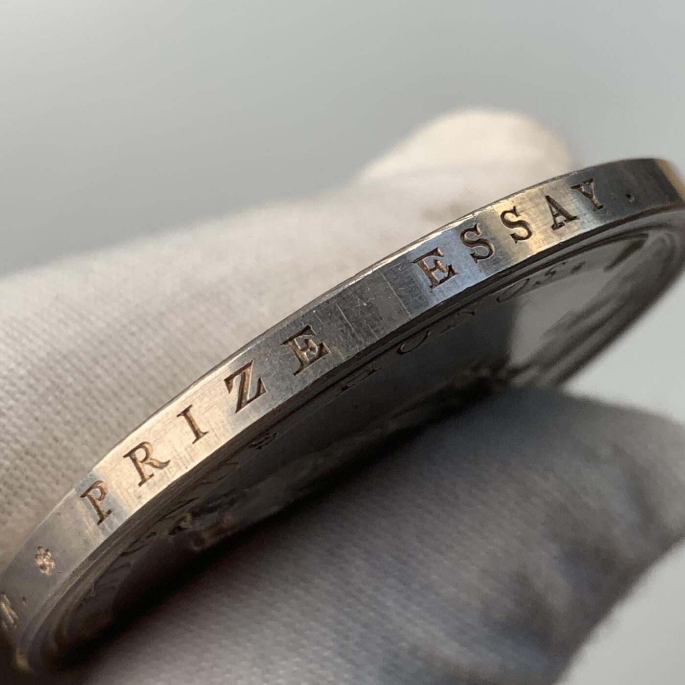 掌中浮雕-藏着的欧洲第057场 1801年英国农业委员会银奖章 ，48mm, 62g。C.H.kuchler雕刻。边缘刻获奖人：Mr Josh.Atkinson, 极罕！