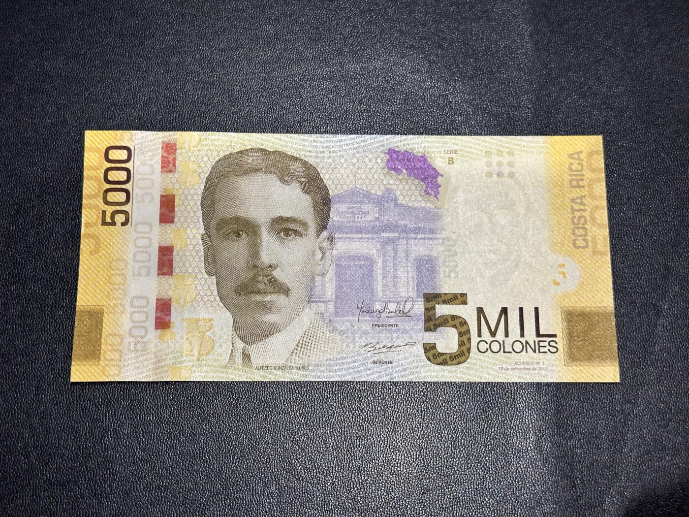 《外钞收藏家》第六百二十五期（精选场）（长期征集拍品、欢迎藏友们联系合作） 2012年哥斯达黎加5000 全新UNC 无47靓号
