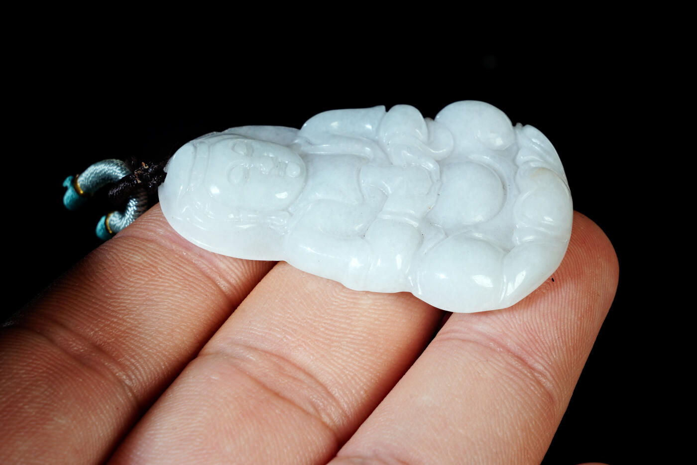 上海都达杂项专场六十九【全场包邮】 天然冰糯种翡翠（A货）精雕《持瓶观音》挂件 附鉴定证书96-11