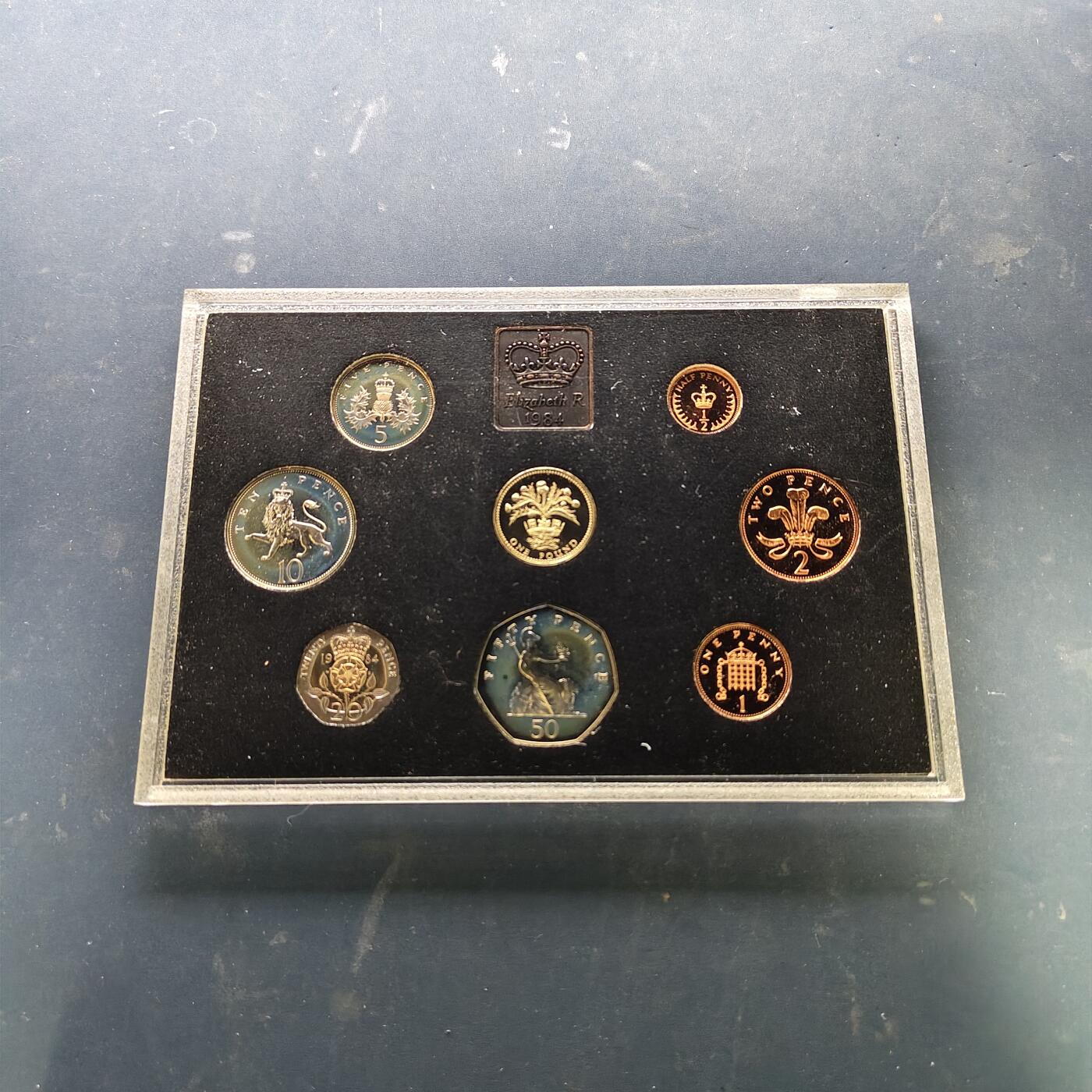 【全场包邮】纯粹捡漏拍519场 英国1984年2版女王头像末年官方蓝本精制套币-含1镑四邦国花系列苏格兰蓟花