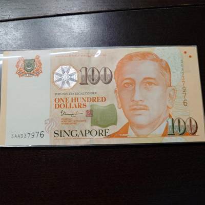 世界钱币～微拍第244期暨2026年第25期  老库存每款各1-2张清仓低价起拍 - 新加坡100元 全新绝品3AA冠全程无4尾号976