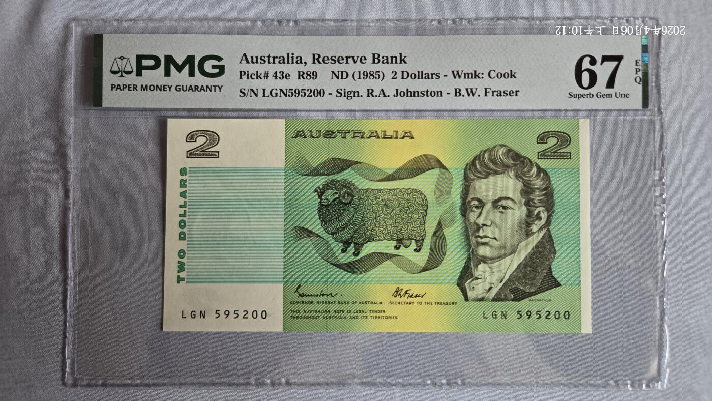 听雨轩（八十） 澳大利亚2澳元 pmg67 无347靓号正面印有澳大利亚政治家、企业家约翰·麦卡瑟的肖像，搭配装饰化绵羊图案，背面对应为农学家威廉·詹姆斯·法勒；1985
