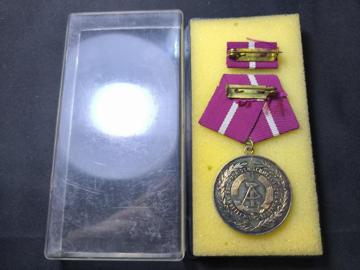 云宸嘉赏-勋臻佳藏四月精品甄选场次（低佣 一元一手） 民主德国民防银级忠诚服务奖章带盒略一套