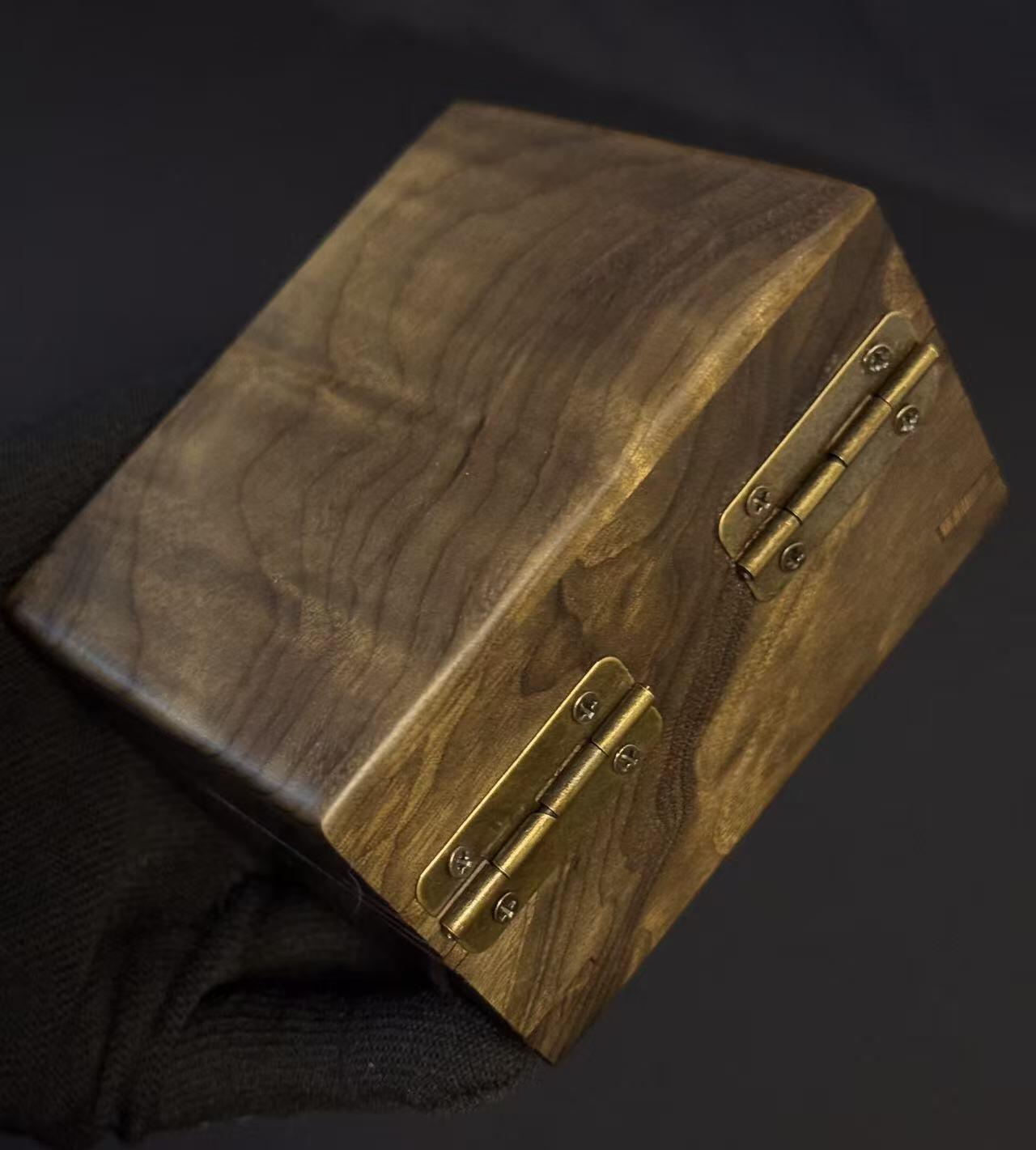 零元拍：精工手做金丝楠阴沉木满水波满纹满金丝首饰盒/品香盒，尺寸：100.5/79.5/61MM。