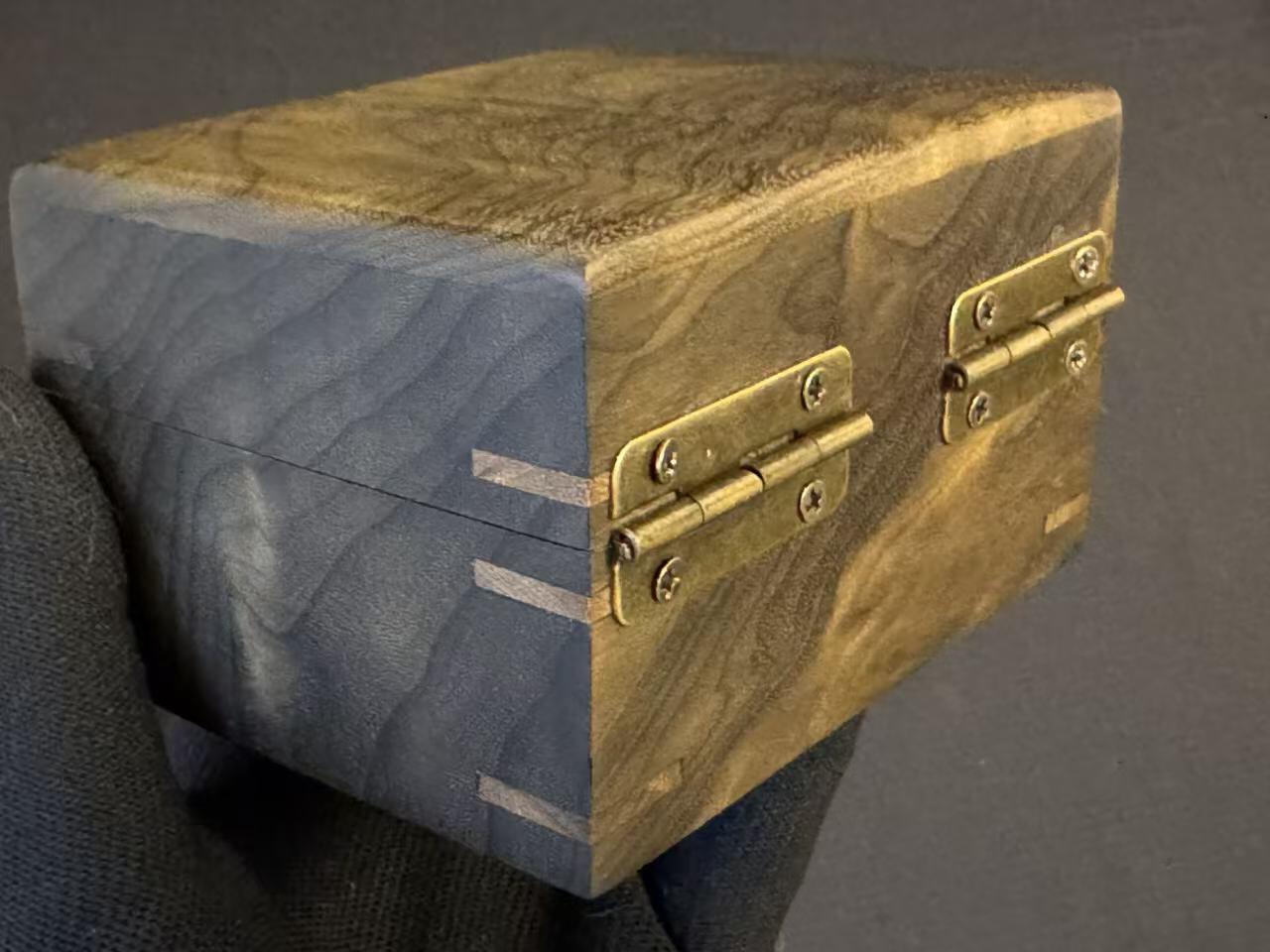 零元拍：精工手做金丝楠阴沉木满水波满纹满金丝首饰盒/品香盒，尺寸：100.5/79.5/61MM。