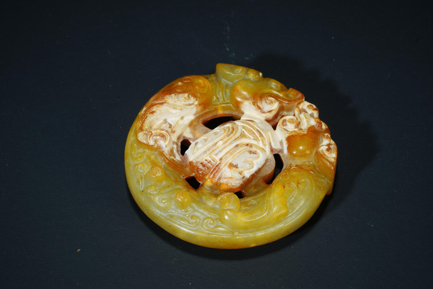 上海都达杂项专场六十九【全场包邮】 古玉双龙护卫玉佩96-48