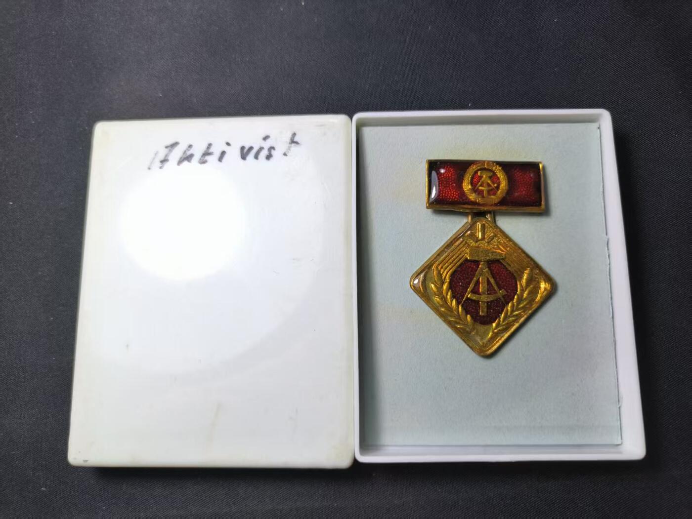 云宸嘉赏-勋臻佳藏四月精品甄选场次（低佣 一元一手） 民主德国社会活动家奖章 带盒美品