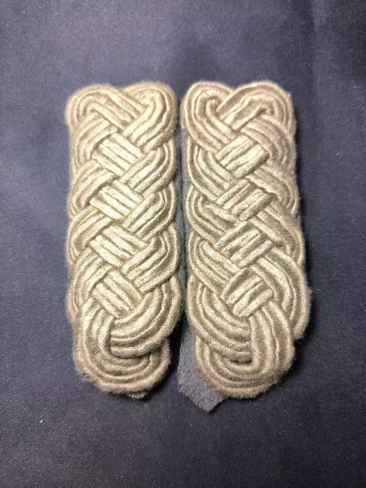 云宸嘉赏-勋臻佳藏四月精品甄选场次（低佣 一元一手） 民主德国人民军野战校官肩章