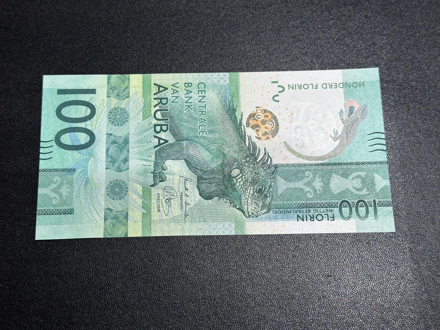 《外钞收藏家》第六百二十五期（精选场）（长期征集拍品、欢迎藏友们联系合作） 2019年阿鲁巴100福林 A冠 无47靓号 全新UNC 尾11