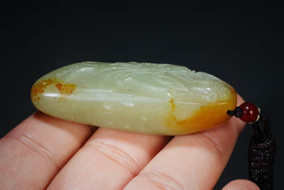 上海都达杂项专场102【全场包邮】  天然和田玉精雕《持莲观音》挂件 附鉴定证书96-36