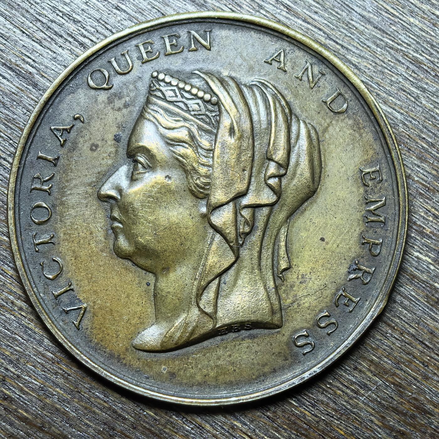 一枚维多利亚女王单面铜章