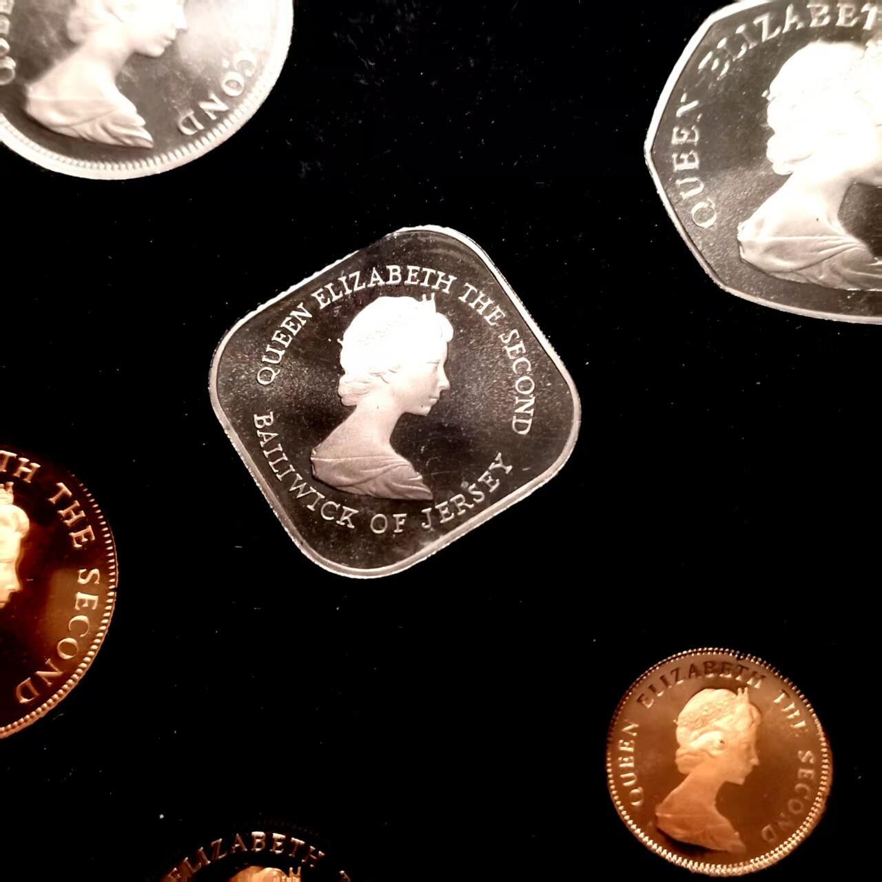 长老汇马年精选第十六场拍卖 泽西岛1981年7枚套精制套币，含黑斯廷斯战役菱形精制纪念币，盒证齐全，盒装少见