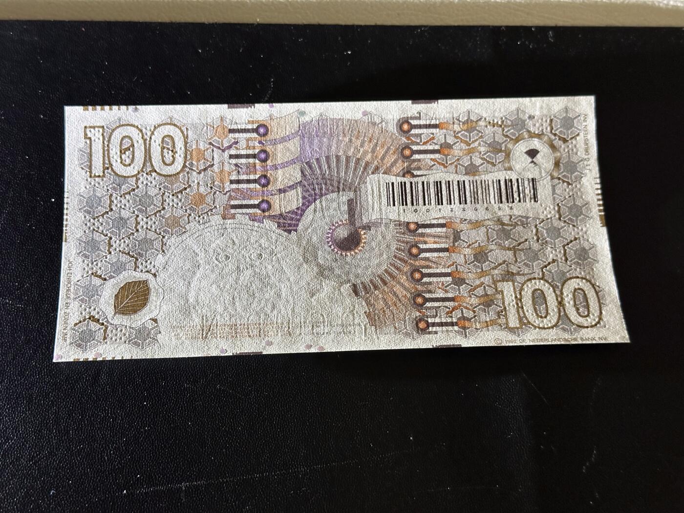 《外钞收藏家》第六百二十五期（精选场）（长期征集拍品、欢迎藏友们联系合作） 1992年荷兰齿轮版100盾 全新UNC 无47尾8