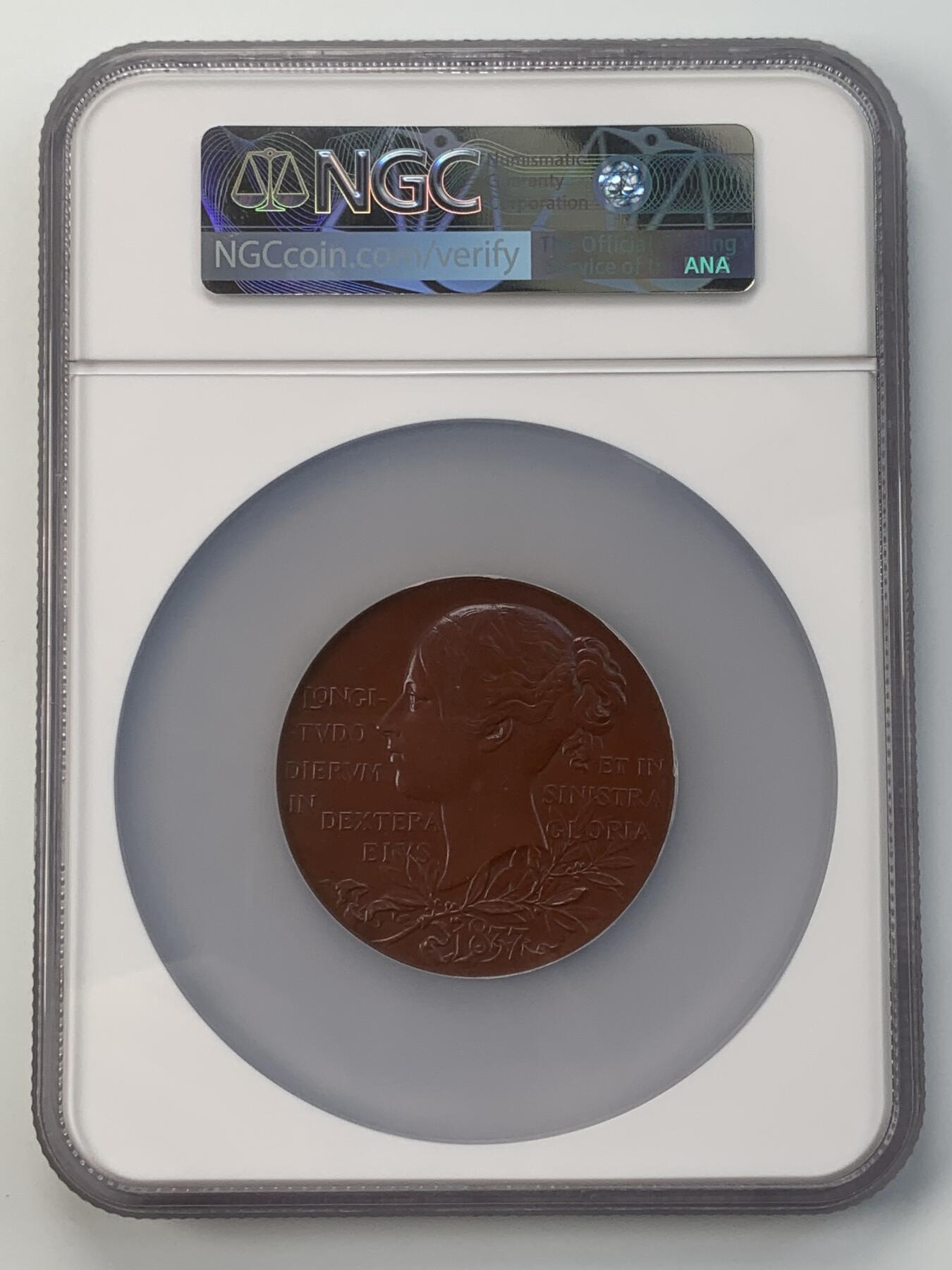 掌中浮雕-藏着的欧洲第057场 NGC MS64 : 1897年英国维多利亚女王登基60周年纪念铜章, 55mm