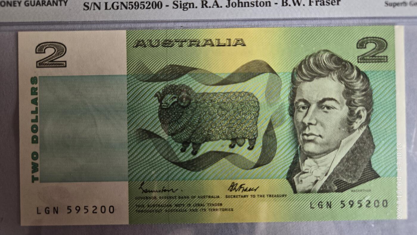 听雨轩（八十） 澳大利亚2澳元 pmg67 无347靓号正面印有澳大利亚政治家、企业家约翰·麦卡瑟的肖像，搭配装饰化绵羊图案，背面对应为农学家威廉·詹姆斯·法勒；1985