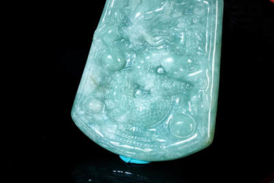 上海都达杂项专场102【全场包邮】  天然冰绿种翡翠（A货）精雕《龙行天下》挂件 附鉴定证书96-6