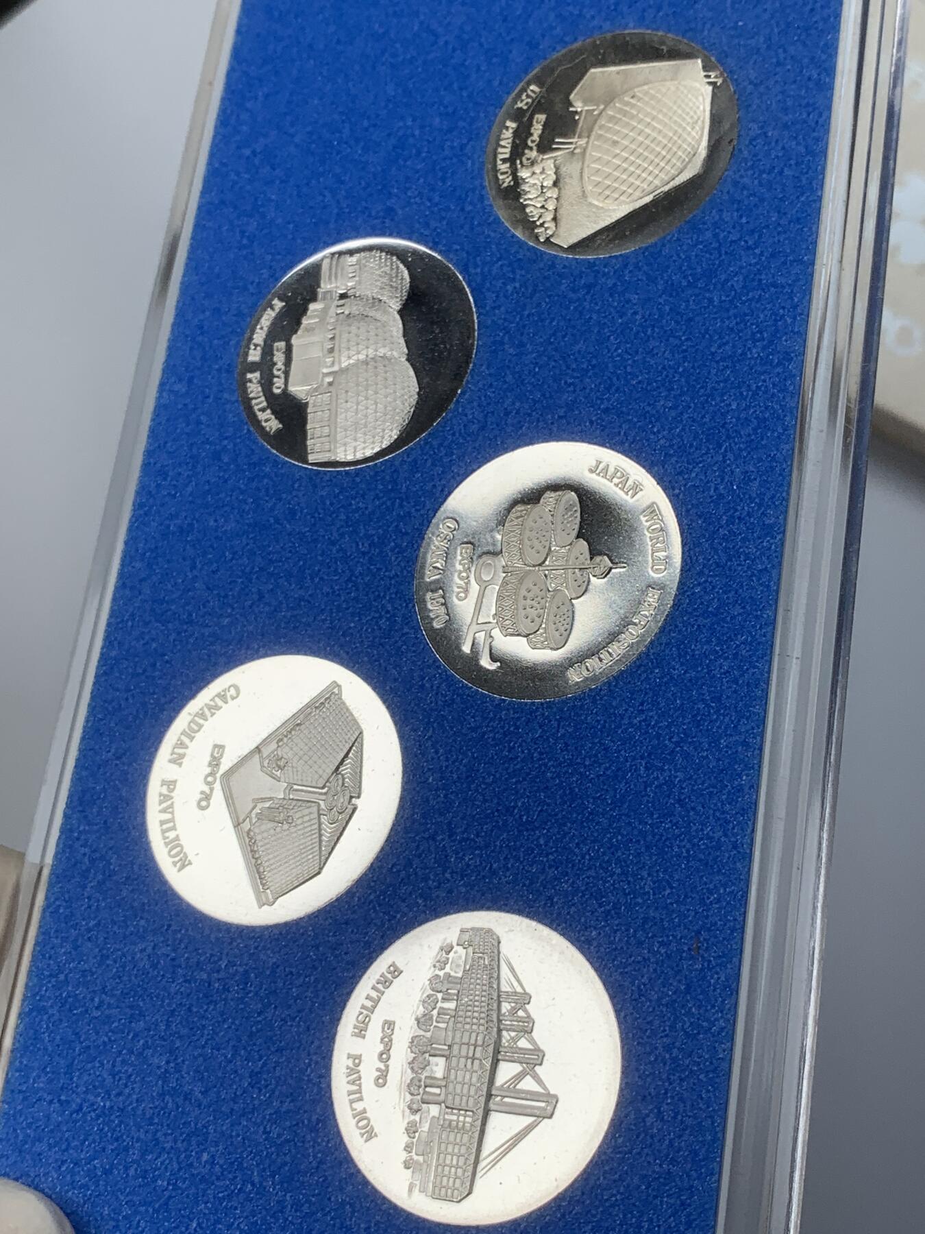 掌中浮雕-藏着的欧洲第057场 1970年日本世博会金属纪念章一套（5枚），30mm，UNC状态，亚克力盒子可以打开