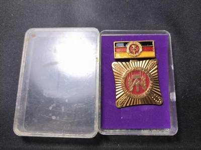 云宸嘉赏-勋臻佳藏四月精品甄选场次（低佣 一元一手） - 民主德国劳动荣誉奖章 早期珐琅版美品带原盒 赠友佳品