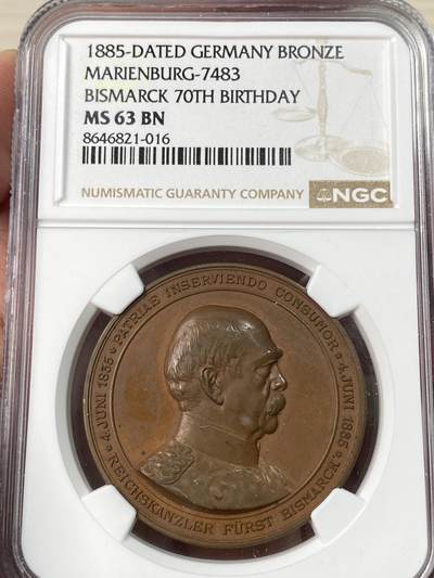 万国钱币拍卖第065期 - NGC MS63 1885年德国帝国总设计师俾斯麦70大寿纪念铜章 名誉品种超高浮雕 俾斯麦双鹰家族盾徽包裹三叶草绝美设计 收藏品质