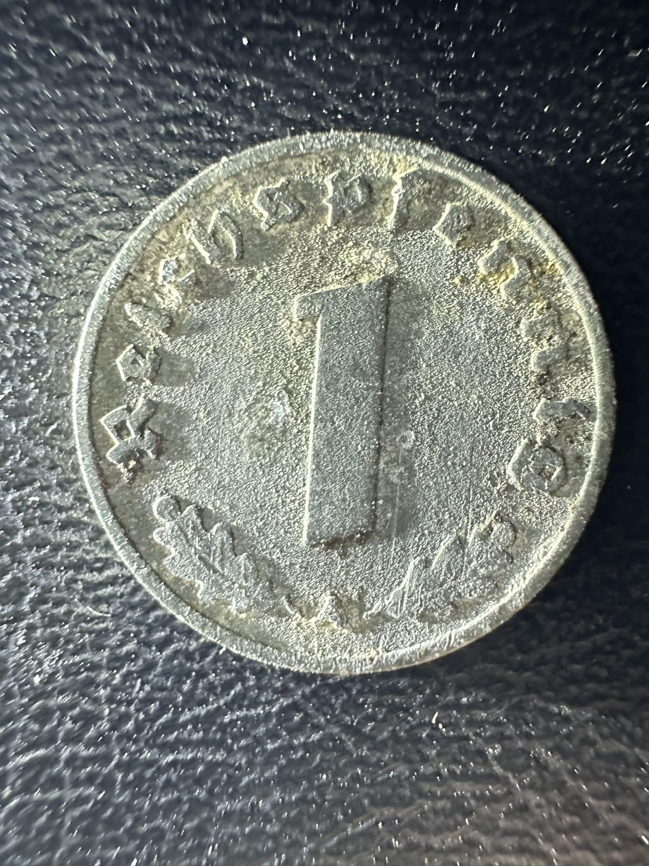 丙午马年四月第二场 。本期更新各类稀有品种 德三1942年1芬尼。品相如图。属于二战时期。需要原图请联系本店。（不设起拍放漏）