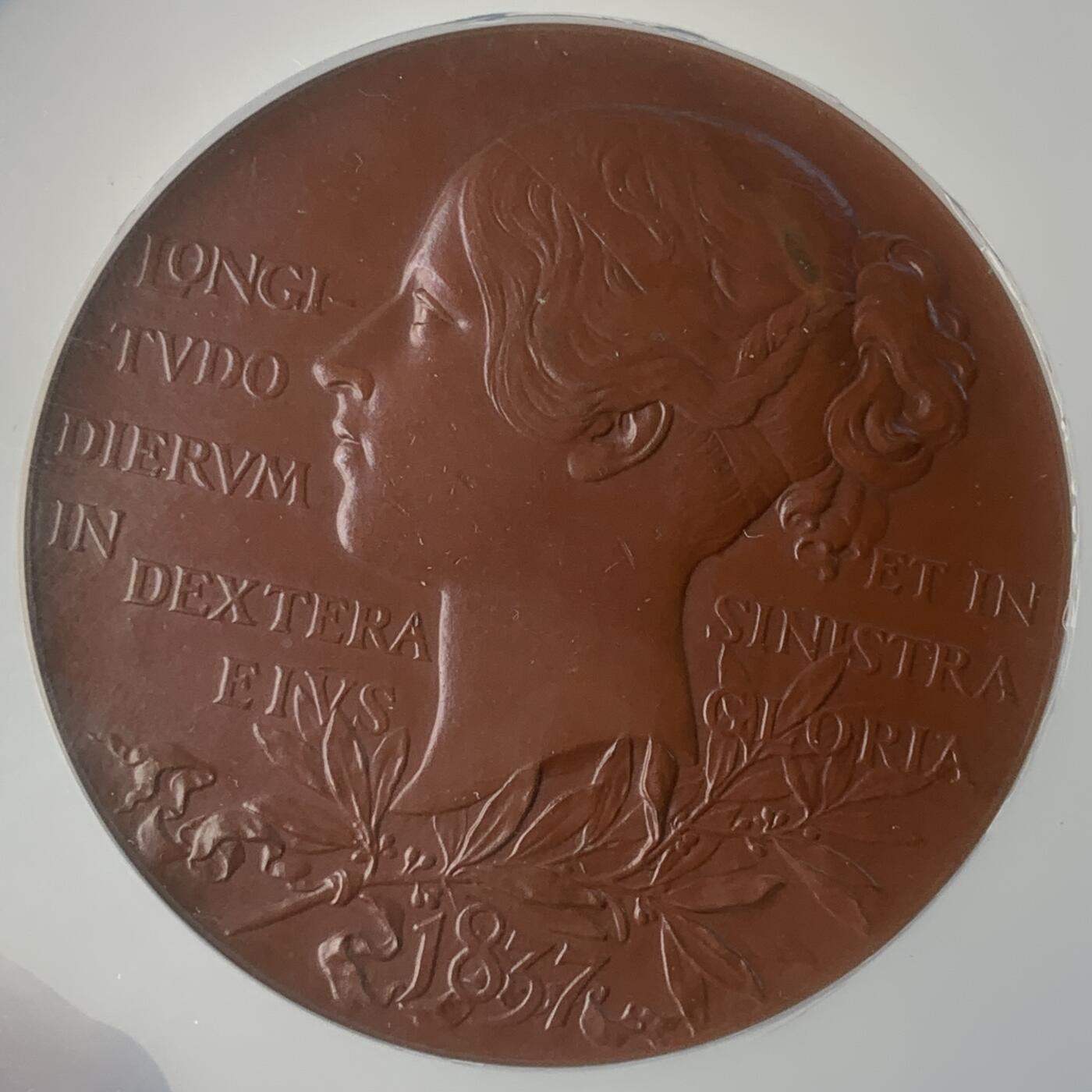 掌中浮雕-藏着的欧洲第057场 NGC MS64 : 1897年英国维多利亚女王登基60周年纪念铜章, 55mm