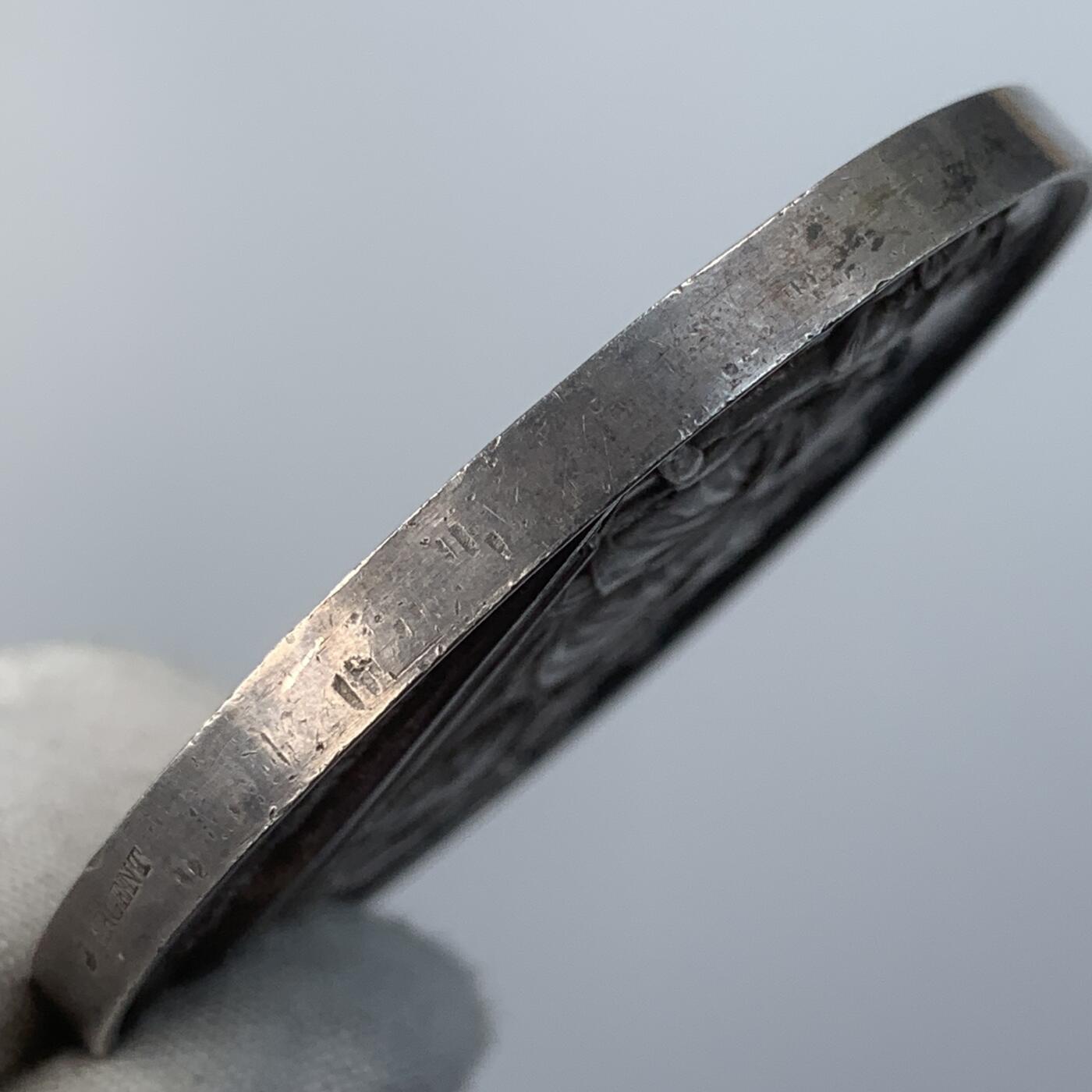 掌中浮雕-藏着的欧洲第057场 1845年法国奥尔良王朝众议院议员银质奖章，此奖章为法国众议院在每一届议会开幕时颁发，最早作为议员身份证明，后来成为惯例作为纪念发放。正面为法国国王路易.菲利普，52mm，73.5g，船首边铭，原铸