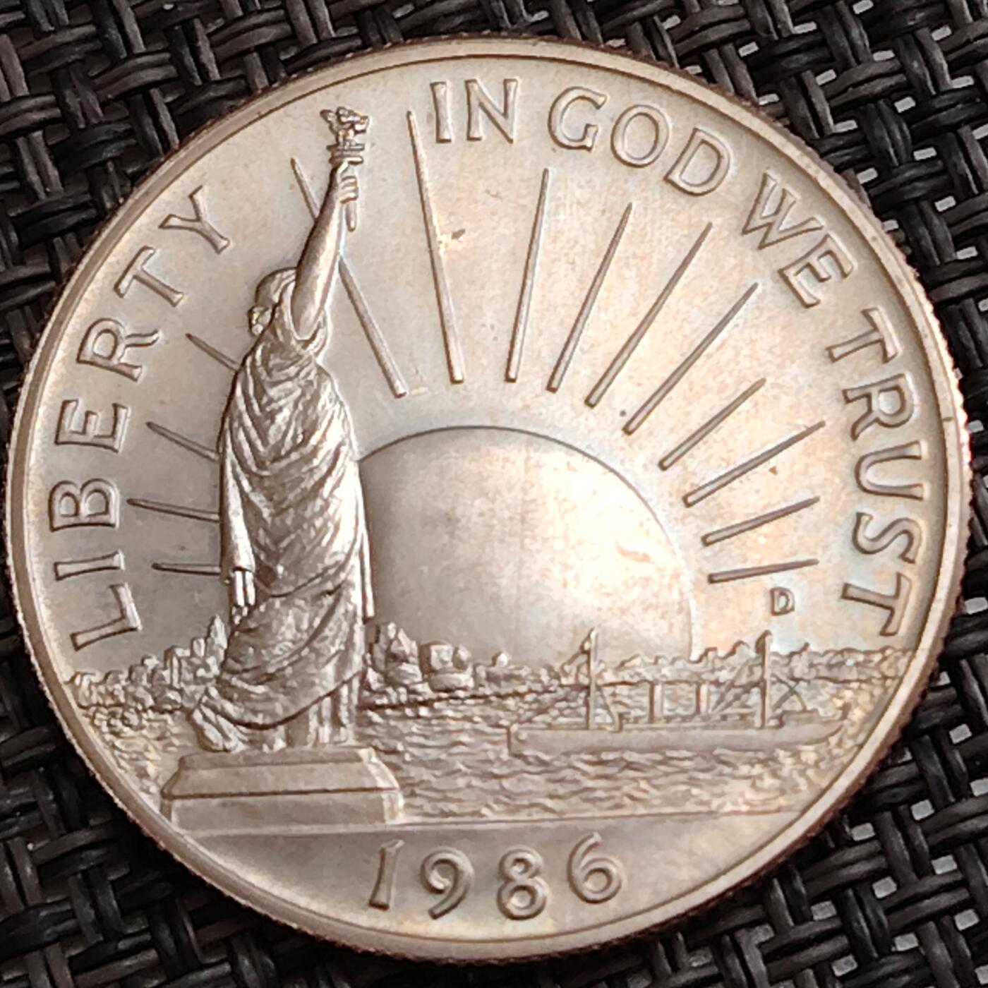 布加迪🐬～世界钱币(上海)🌾第 288 期 /  各国套币和散币 美国🇺🇸 1986年 自由女神百年 50美分半美元铜镍纪念币