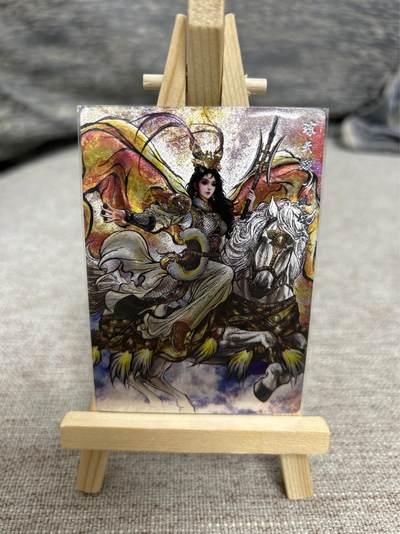 喜灰玩卡拍卖第七期，接拍品0佣金，欢迎送拍，释放现金流，让自己有资金可以购买更多喜欢的卡牌，让别的卡友能淘到更多心仪的卡牌 - 【限编019/099编】卡德曼 张建东水浒第二弹 特卡仇琼英 折光 限编019/099编