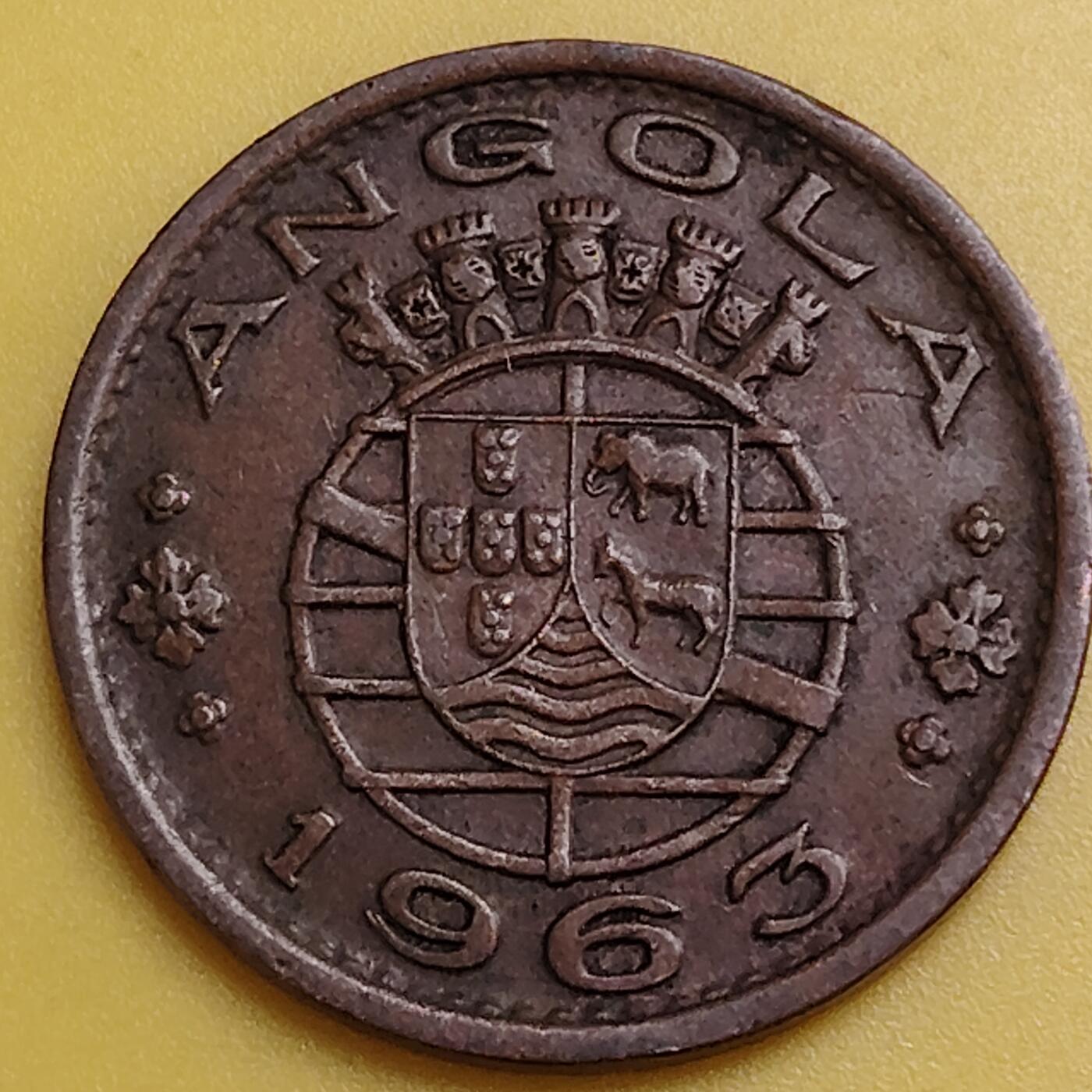 布加迪🐬～世界钱币(上海)🌾第 288 期 /  各国套币和散币 安哥拉🇦🇴 1963年 1埃斯库多 26mm