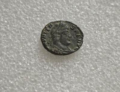 瓶子🏺第236期拍卖会 -  罗马帝国晚期青铜币（瓦伦提尼安一世/维库托里亚主题）罗马帝国晚期（公元4世纪中后期）的青铜铜币（Nummus/重币），属于罗马帝国危机与西部帝国解体时期的典型通货