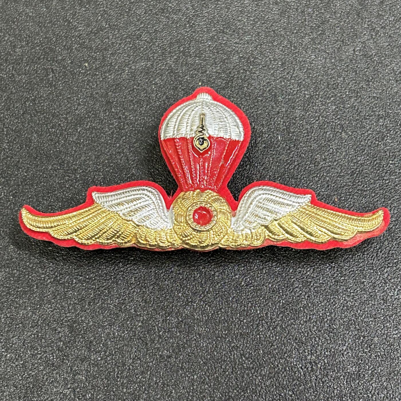 西秦中古拍卖第八十三期  泰国皇家武装力量跳伞证章 少见早期版