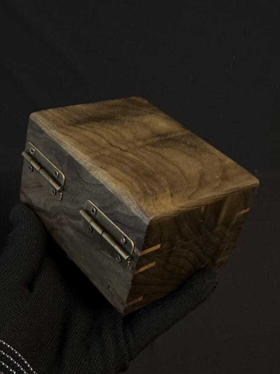 零元拍：精工手做金丝楠阴沉木满水波满纹满金丝首饰盒/品香盒，尺寸：100.5/79.5/61MM。