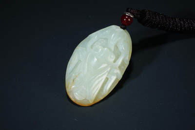 上海都达杂项专场六十九【全场包邮】 - 天然和田玉精雕《一鸣惊人》挂件 附鉴定证书96-34